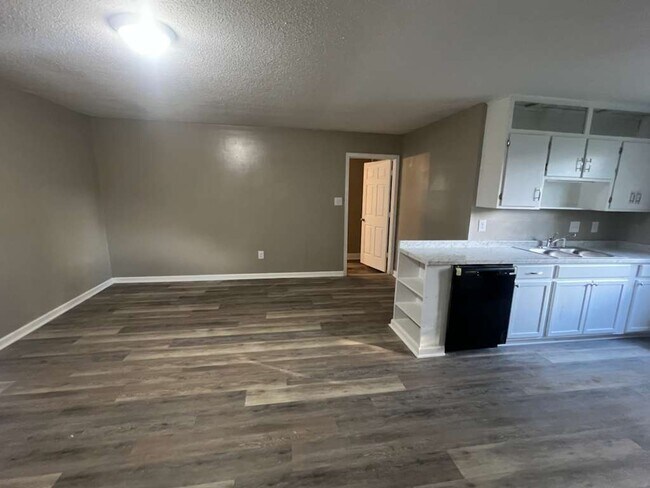 Building Photo - 10405 Riverbend Cir