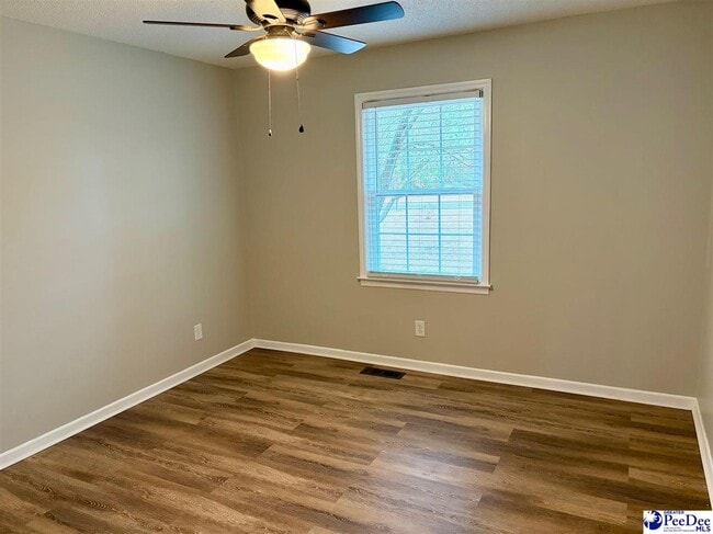 Building Photo - 1052 Wellington Dr