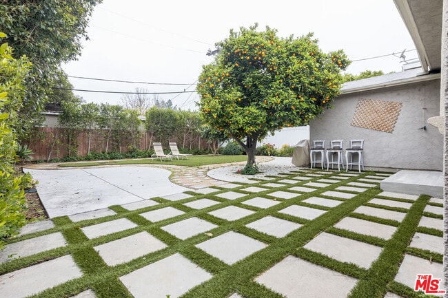 Building Photo - 22022 Lopez St