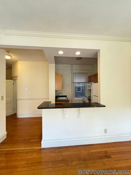 Building Photo - 32 Queensberry St