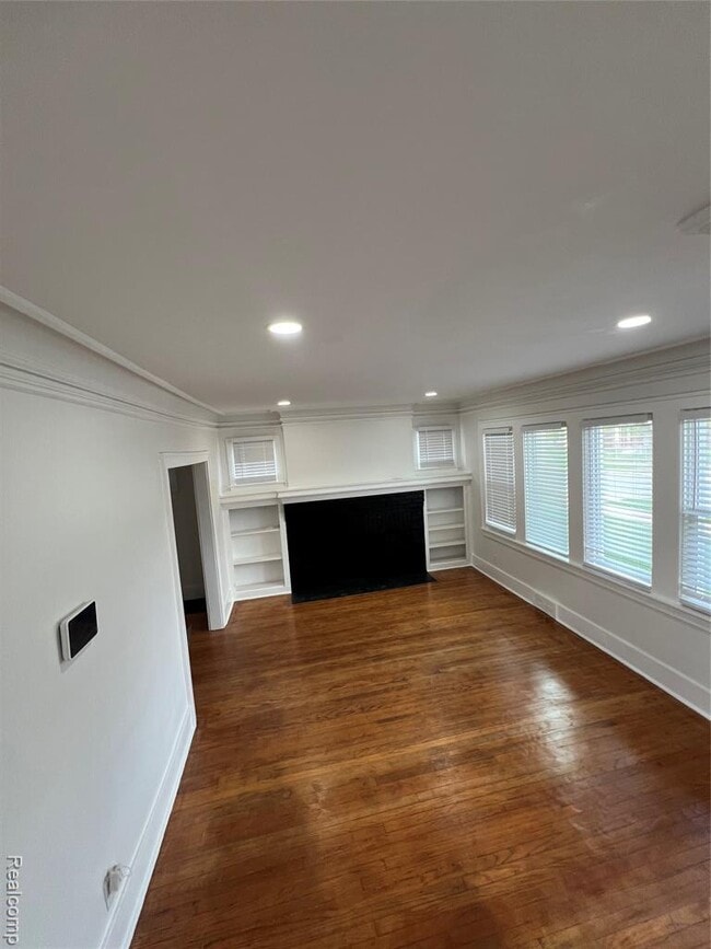 Building Photo - 16157 Linwood St