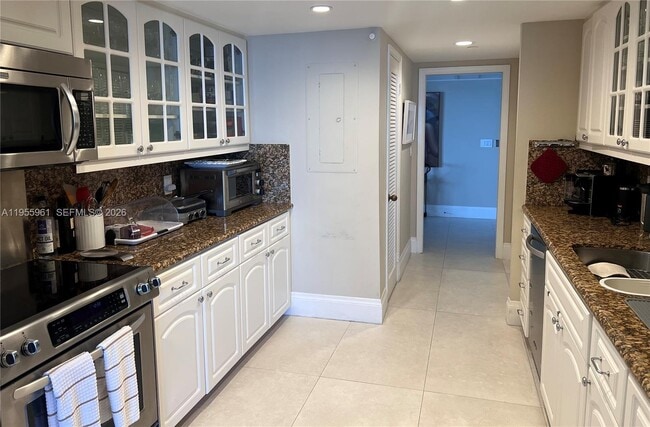 Building Photo - 11113 Biscayne Blvd