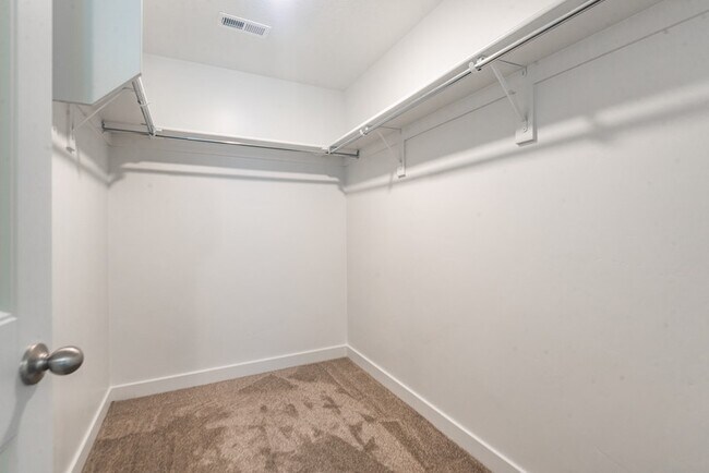 Building Photo - 461 S Day Dream Ln