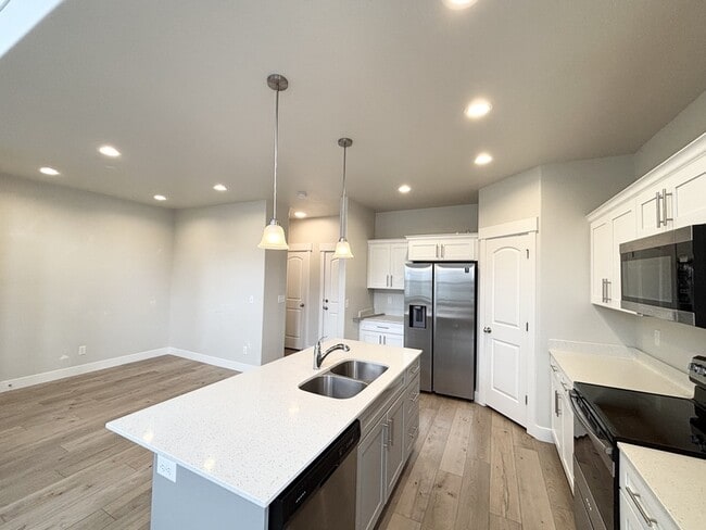 Building Photo - 3742 W Canyon Falls Dr