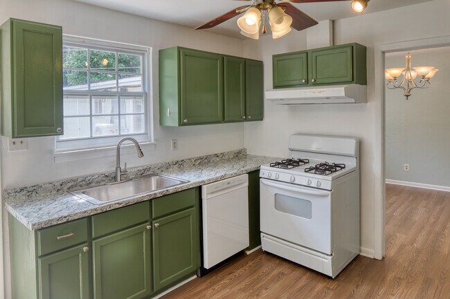 Building Photo - 28 Silverstone Cir