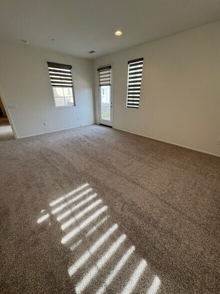 Building Photo - 523 Pioneer St