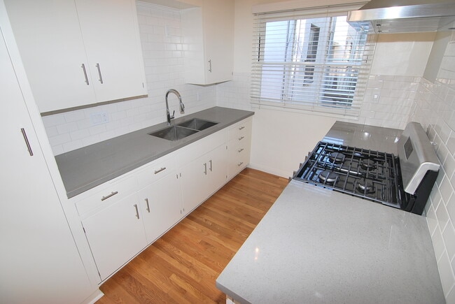 Building Photo - Spacious 1 Bedroom Downtown Long Beach Condo