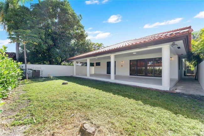 Building Photo - 443 SW 21st Rd