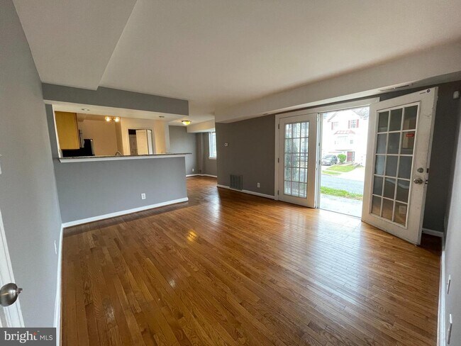 Building Photo - 2512 Markham Ln