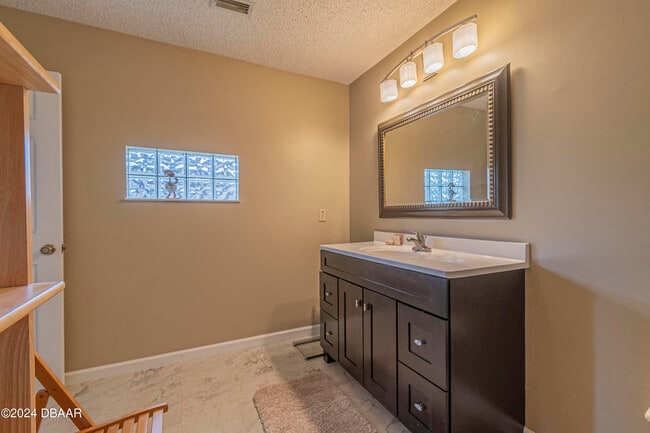 Building Photo - 6236 Clover Bend Dr