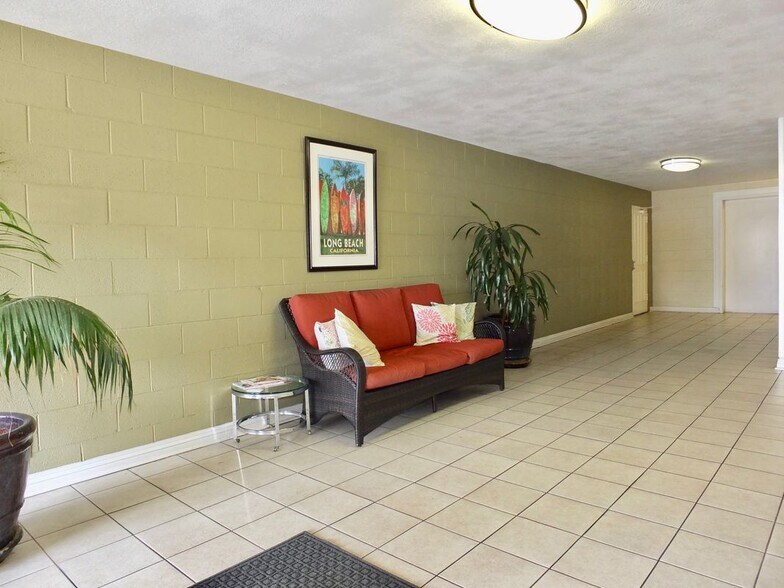 Building Photo - 420 Redondo Ave