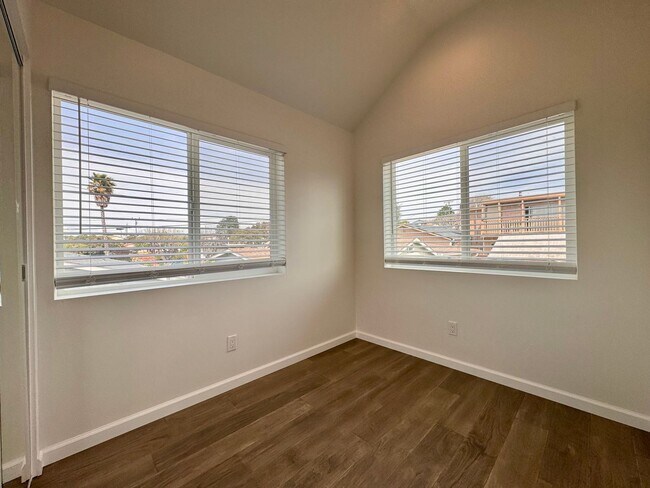 Building Photo - 1268 Prospect St