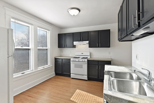 Primary Photo - 420 N Oliver Ave