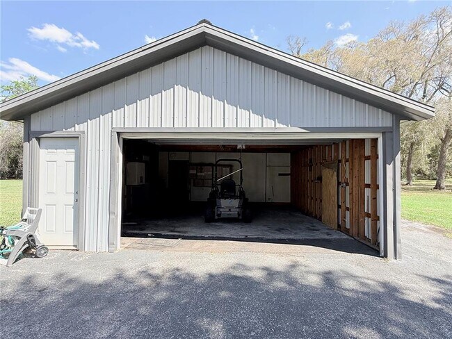 Building Photo - 4701 NE 7th Ave