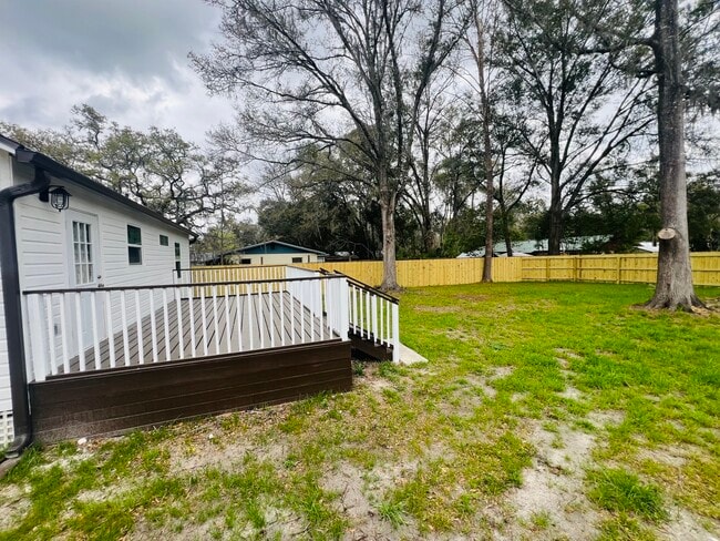 Building Photo - 329 NE 2nd St