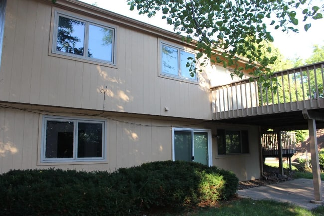 Building Photo - 2721 Westcliffe Dr