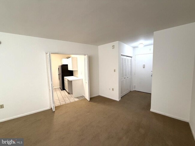Building Photo - 10401 Grosvenor Pl