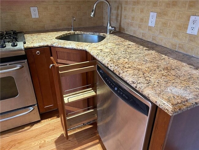 Building Photo - 4210 Surf Ave