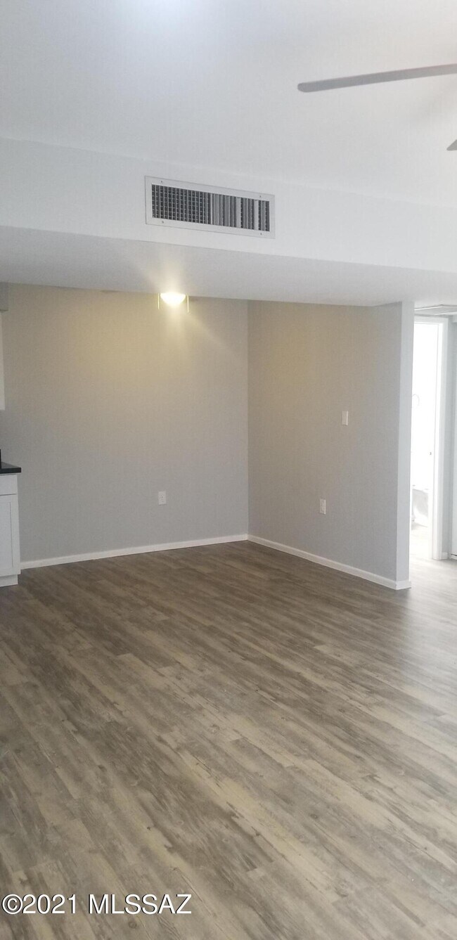 Building Photo - 9420 E Speedway Blvd