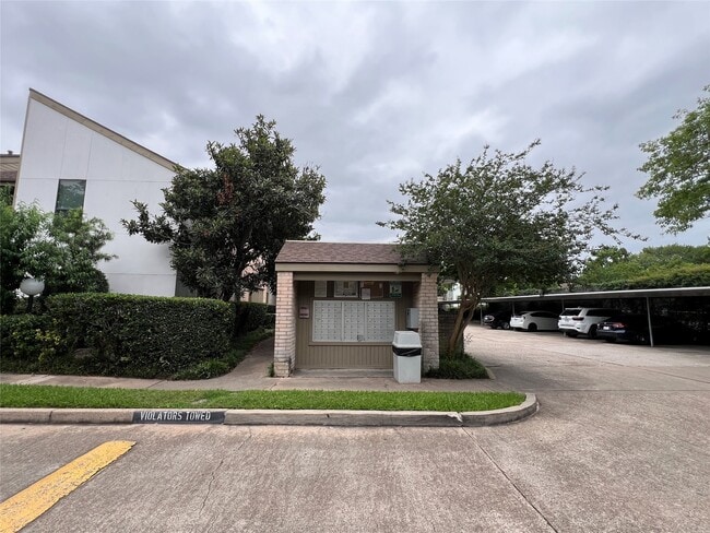 Building Photo - 10053 Westpark Dr