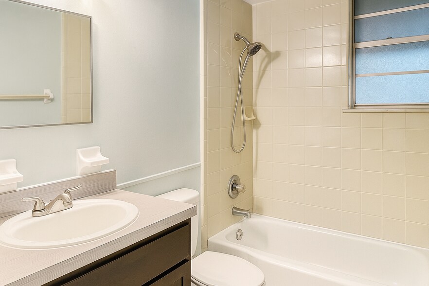 Building Photo - 208 12th Ave N