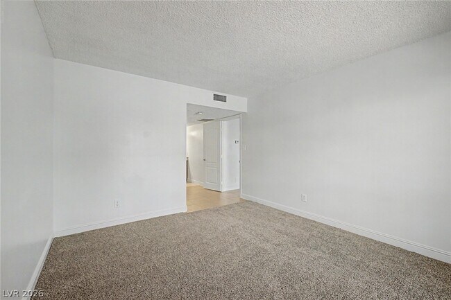 Building Photo - 1515 E Reno Ave