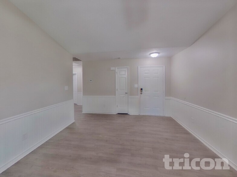 Building Photo - 5001 Alexis Dr