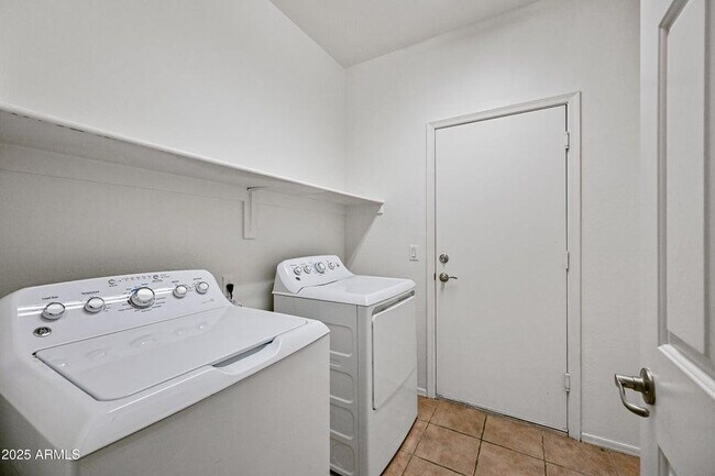 Building Photo - 3852 S Eucalyptus Pl