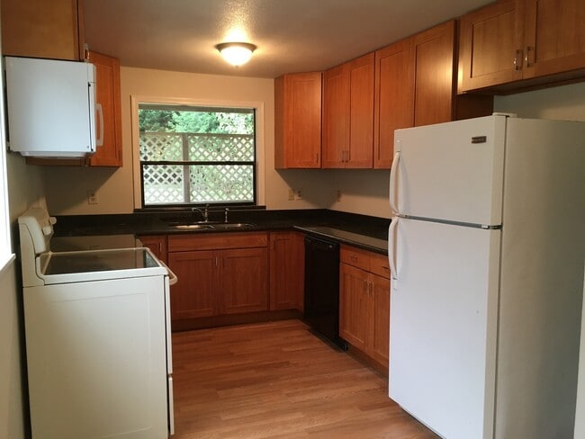 Building Photo - Charming 2 Bedroom 1 Bath Home