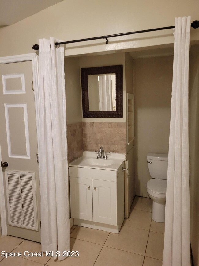 Building Photo - 874 Spiller St