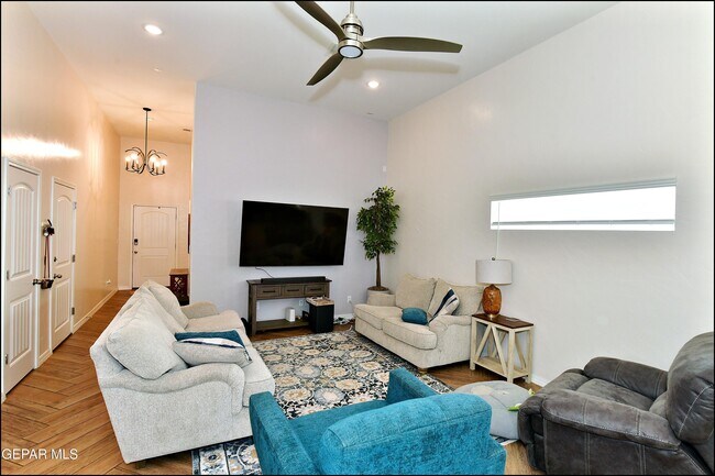Building Photo - 2225 Tierra Delmonte Dr