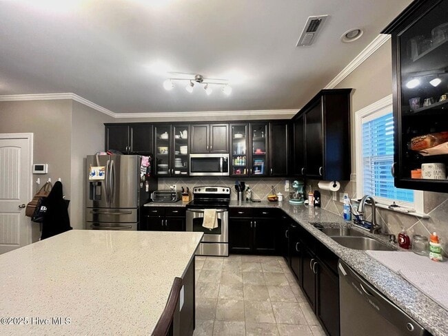 Building Photo - 582 Century Dr