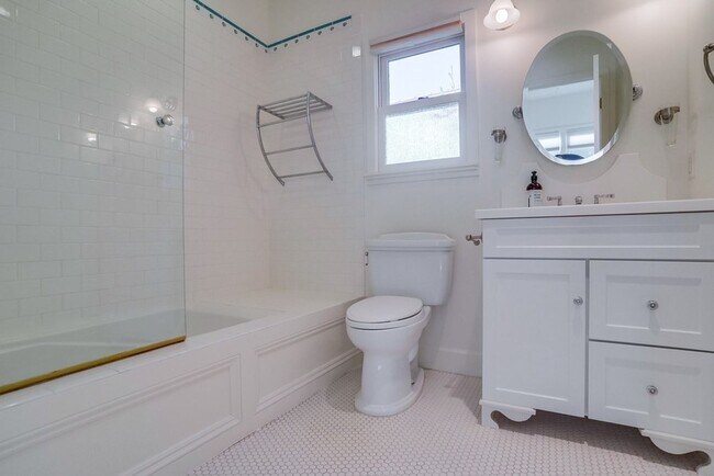 Building Photo - Beautiful 4 Bed/4 Bath Family Home w/pool - Upcoming and available at the end of April!