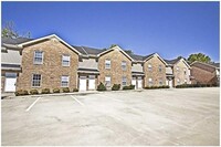 Building Photo - 2 Bedroom 1.5 Bathroom Townhome