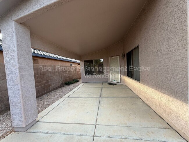 Building Photo - 15847 W Saguaro Ln