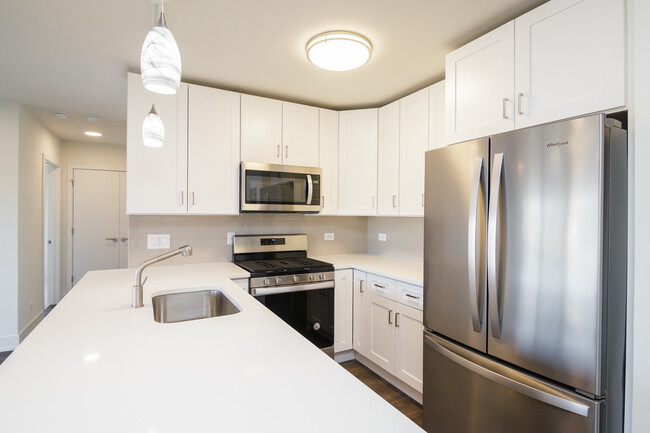 Building Photo - 1212 Vine Ave