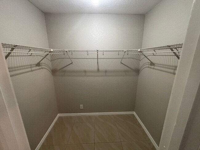 Building Photo - Charming 2 Bedroom, 2 Bathroom Home in Pri...