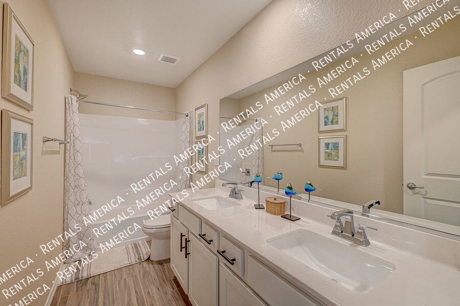 Building Photo - 310 Quail Finch Dr