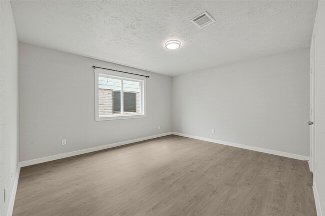 Building Photo - 15322 Bedford Glen Dr
