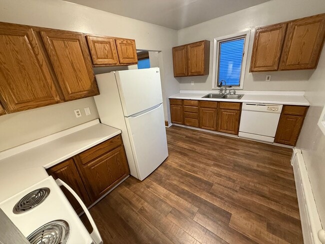 Building Photo - 6 bedroom 2 bath