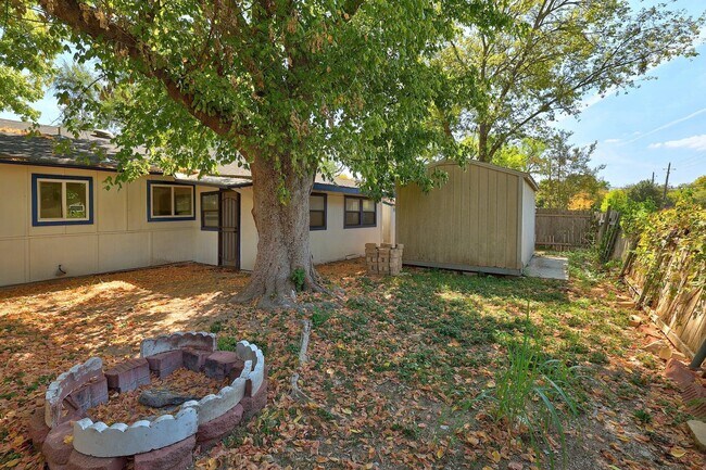 Building Photo - Spacious 3/2 home in South Austin