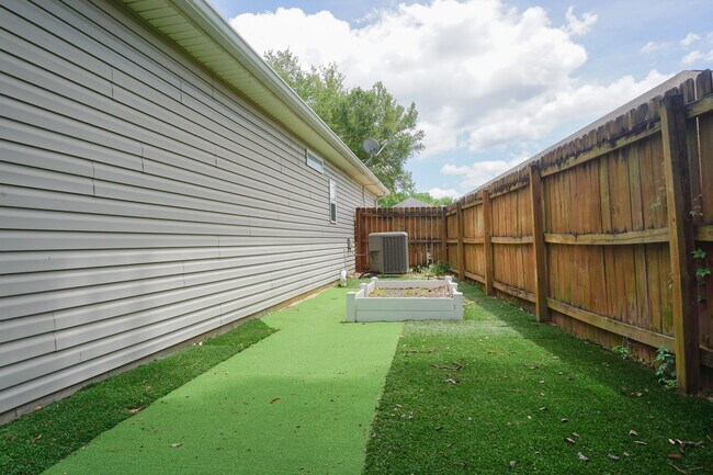 Building Photo - 212 Ladue Ave