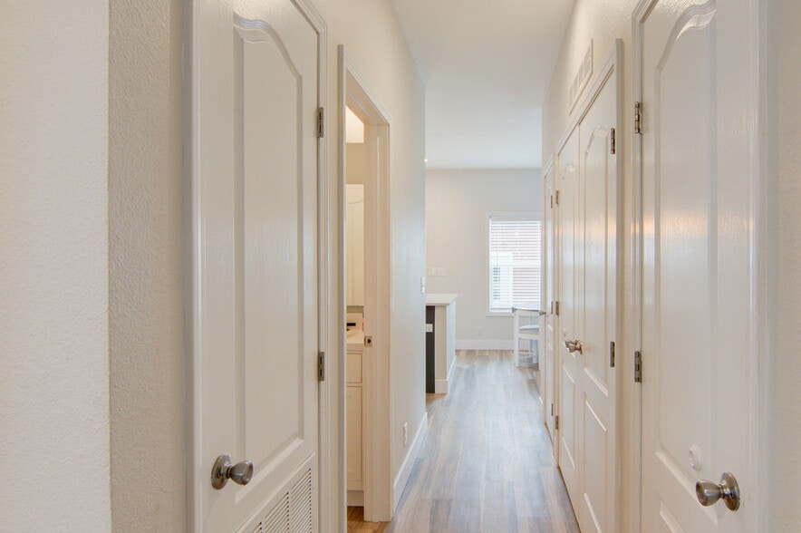 Building Photo - 120 Barnwood Cir