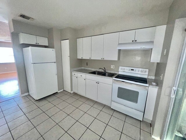 Building Photo - 113 Lake Villa Way