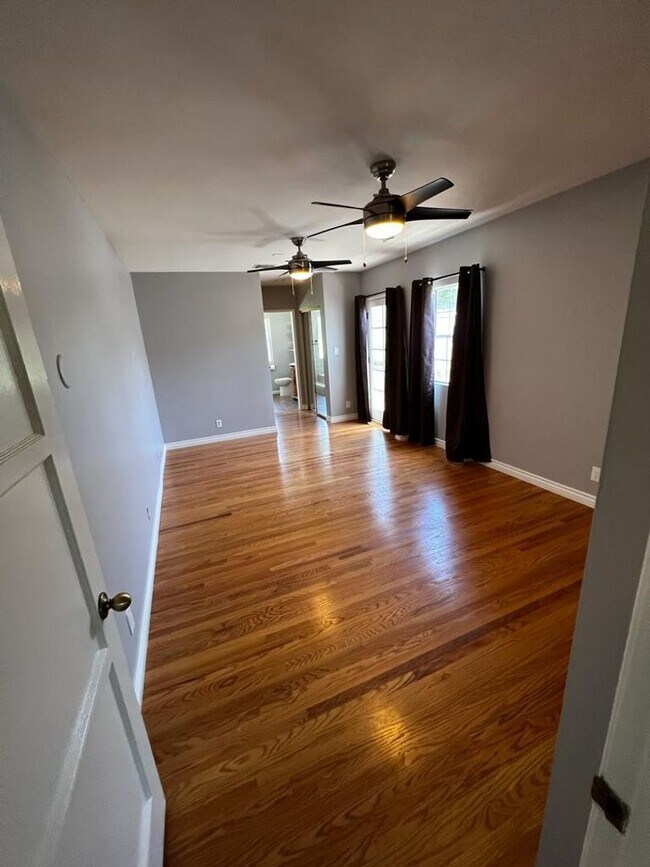 Building Photo - Beautiful 3 bed 2.5 Bath House- La Crescenta/Glendale