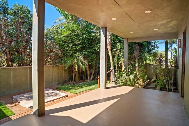 Building Photo - Carlsbad Blvd