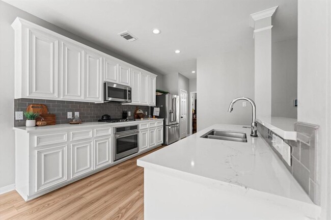 Building Photo - 15407 Cumberland Oak Way