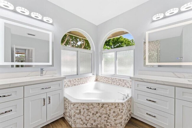 Building Photo - 6689 NW 70th Pl