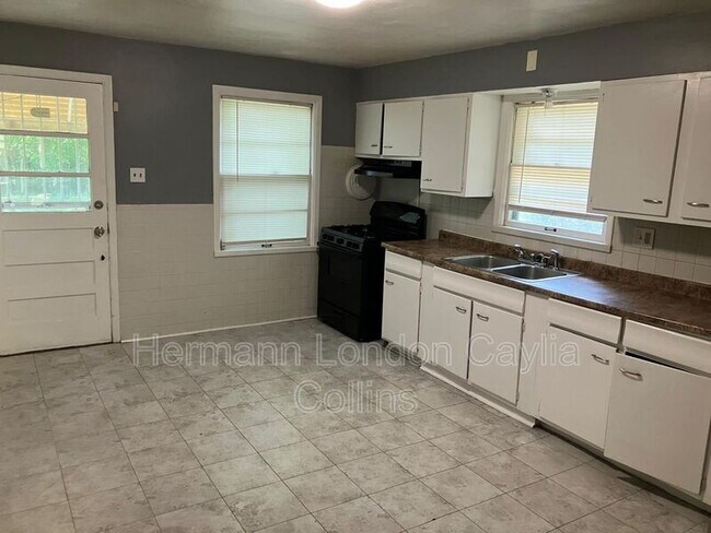 Building Photo - 8708 Granada Pl