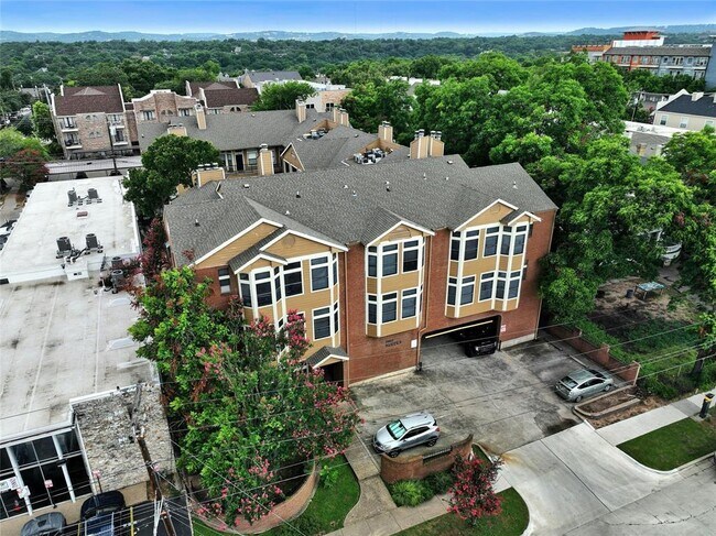 Building Photo - 2802 Nueces St